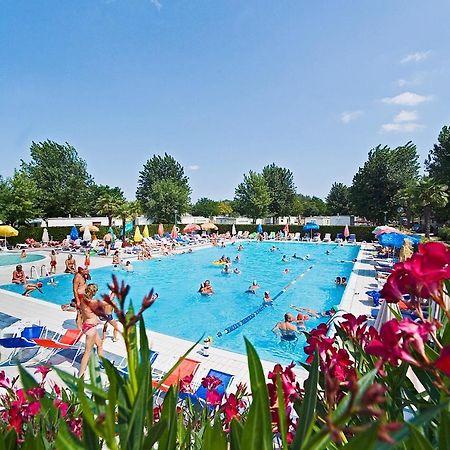 Happy Camp Mobile Homes In Butterfly Camping Village Peschiera del Garda Bagian luar foto