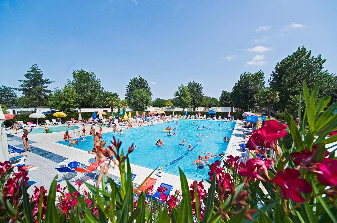 Happy Camp Mobile Homes In Butterfly Camping Village Peschiera del Garda Bagian luar foto