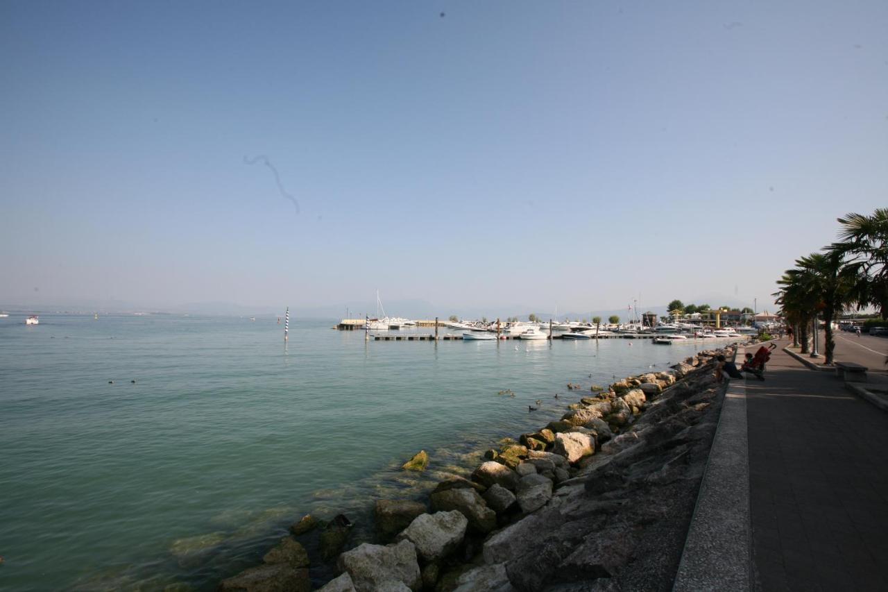 Happy Camp Mobile Homes In Butterfly Camping Village Peschiera del Garda Bagian luar foto