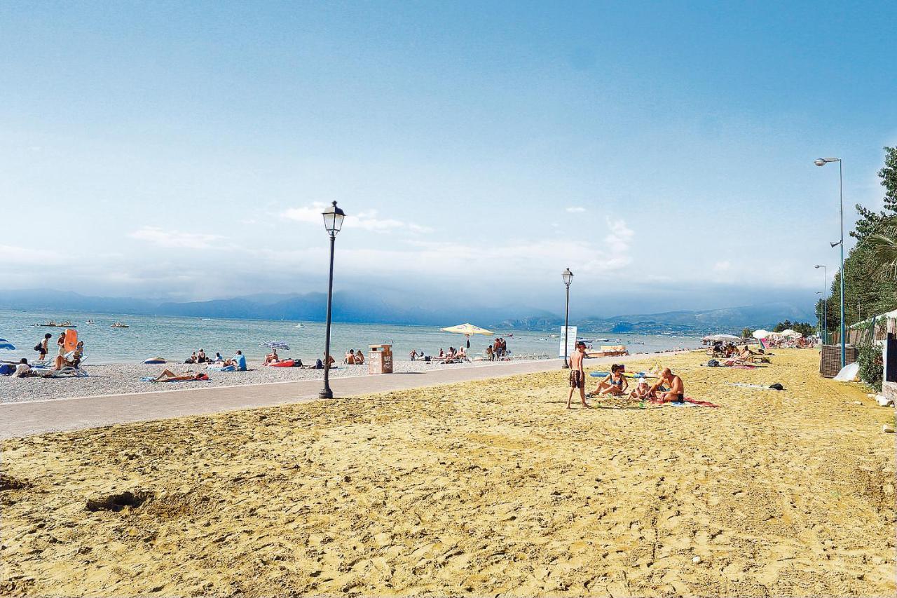 Happy Camp Mobile Homes In Butterfly Camping Village Peschiera del Garda Bagian luar foto